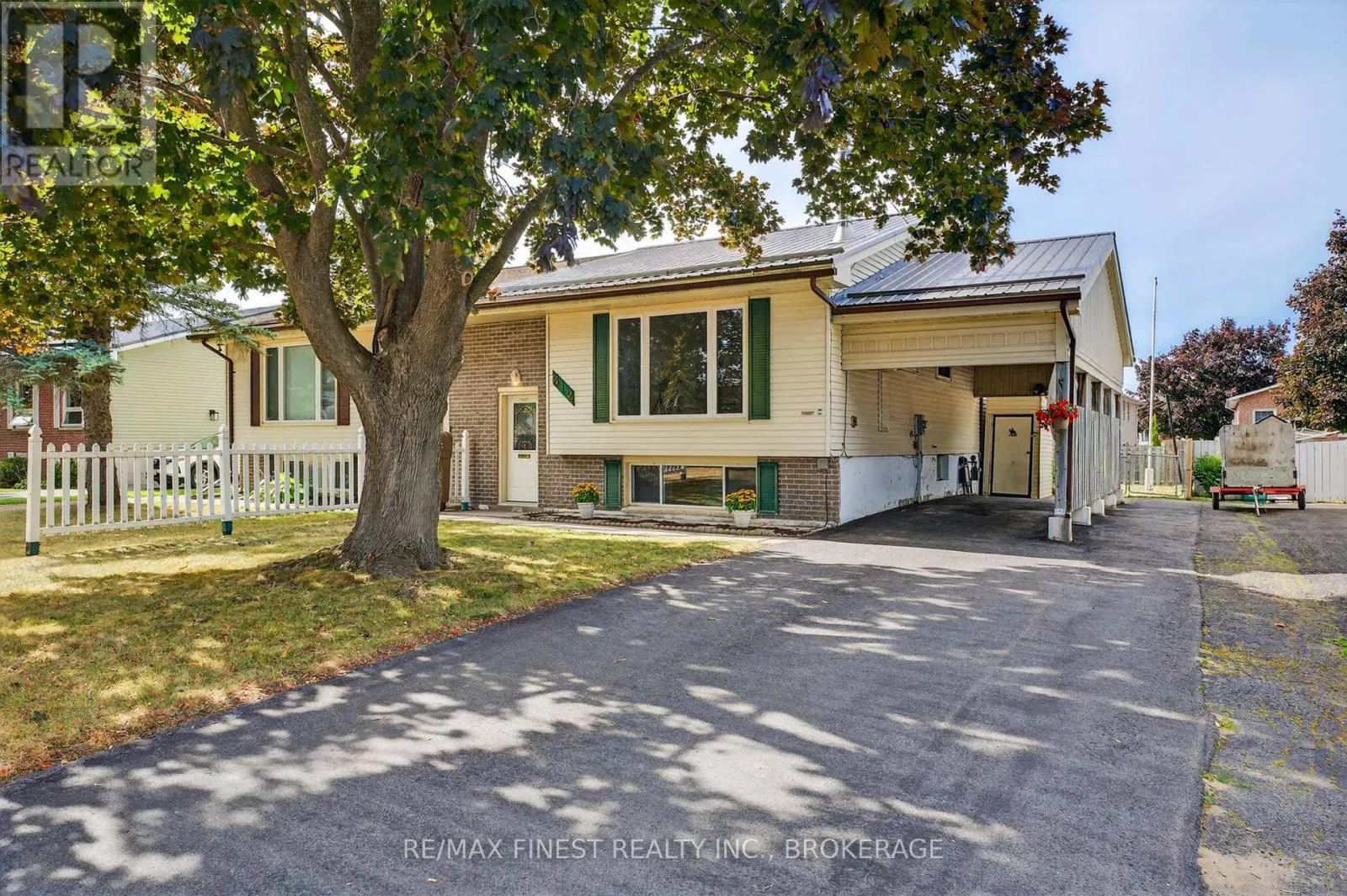 812 CUNNINGHAM CRESCENT