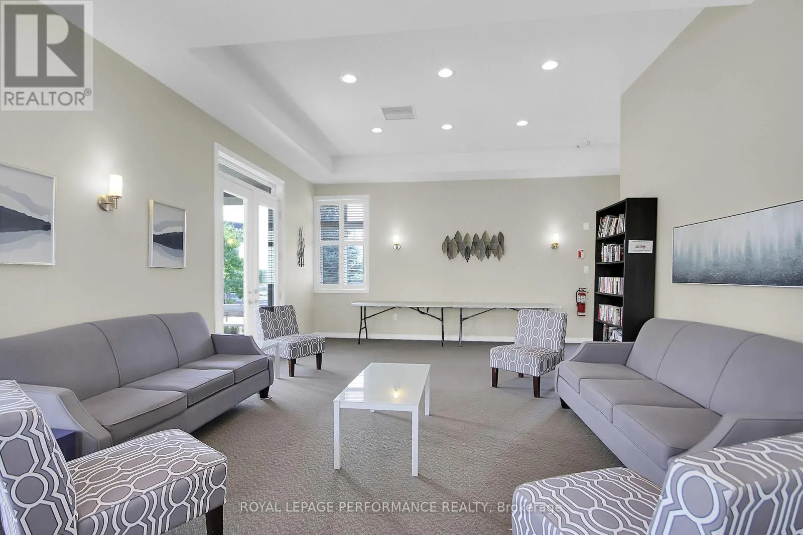 302 - 130 GUELPH PRIVATE