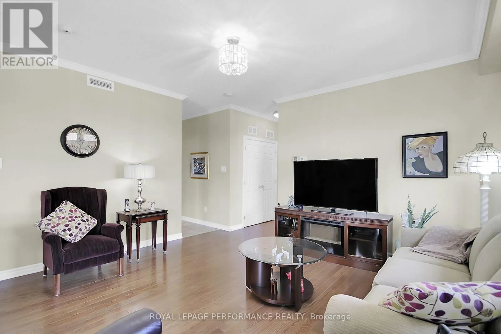 302 - 130 GUELPH PRIVATE