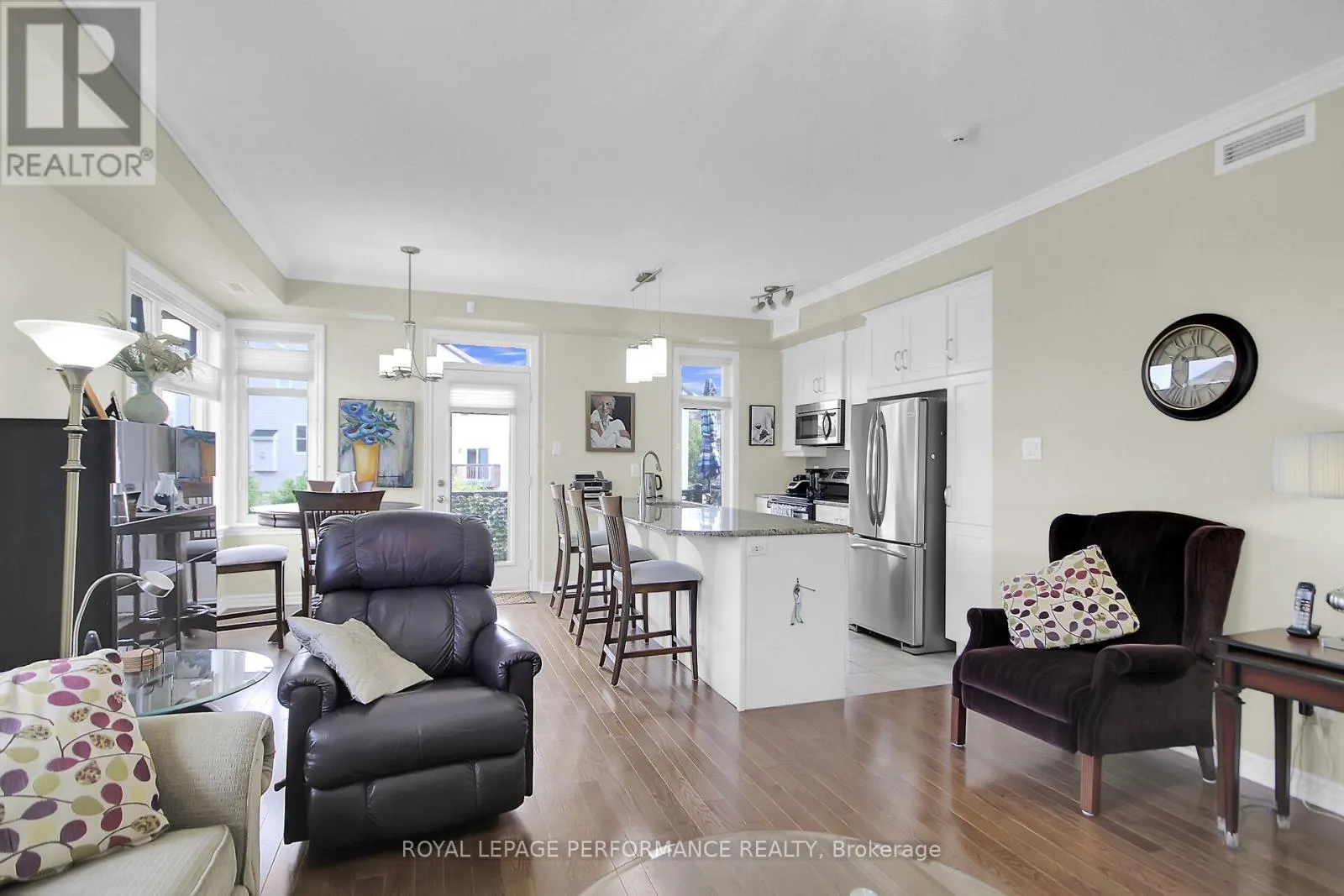 302 - 130 GUELPH PRIVATE