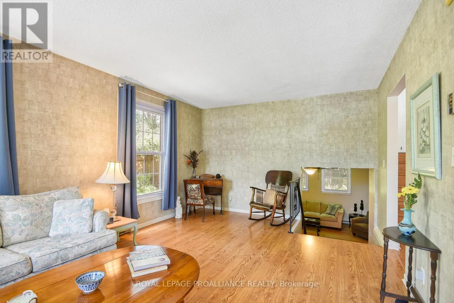 342 ABBOTT STREET W