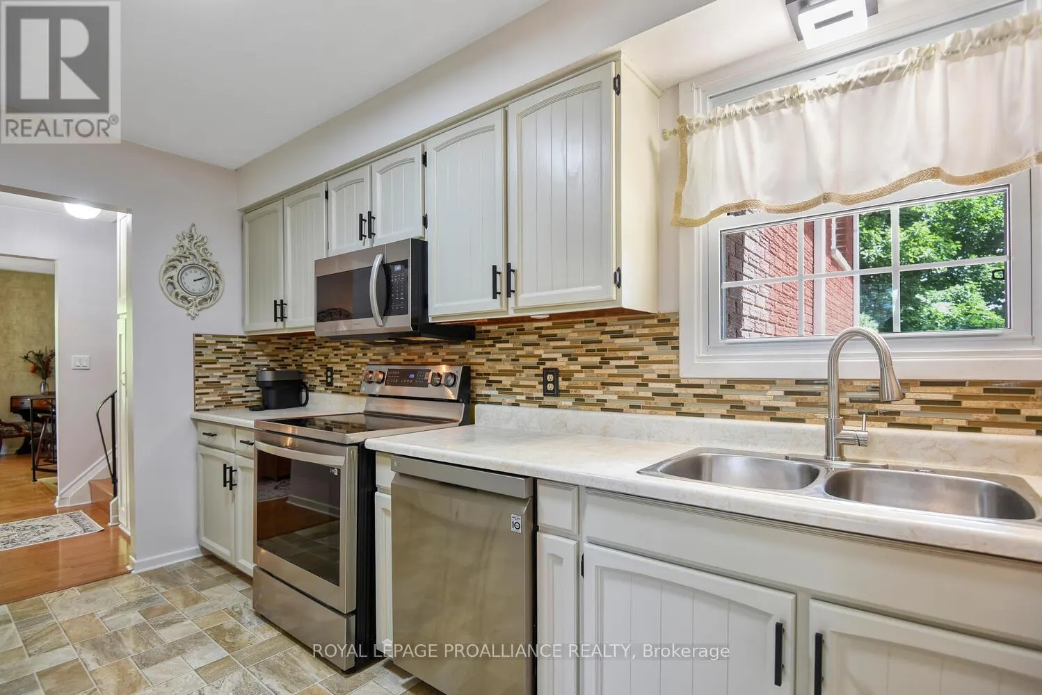 342 ABBOTT STREET W
