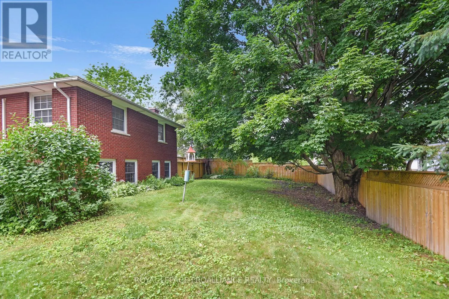 342 ABBOTT STREET W