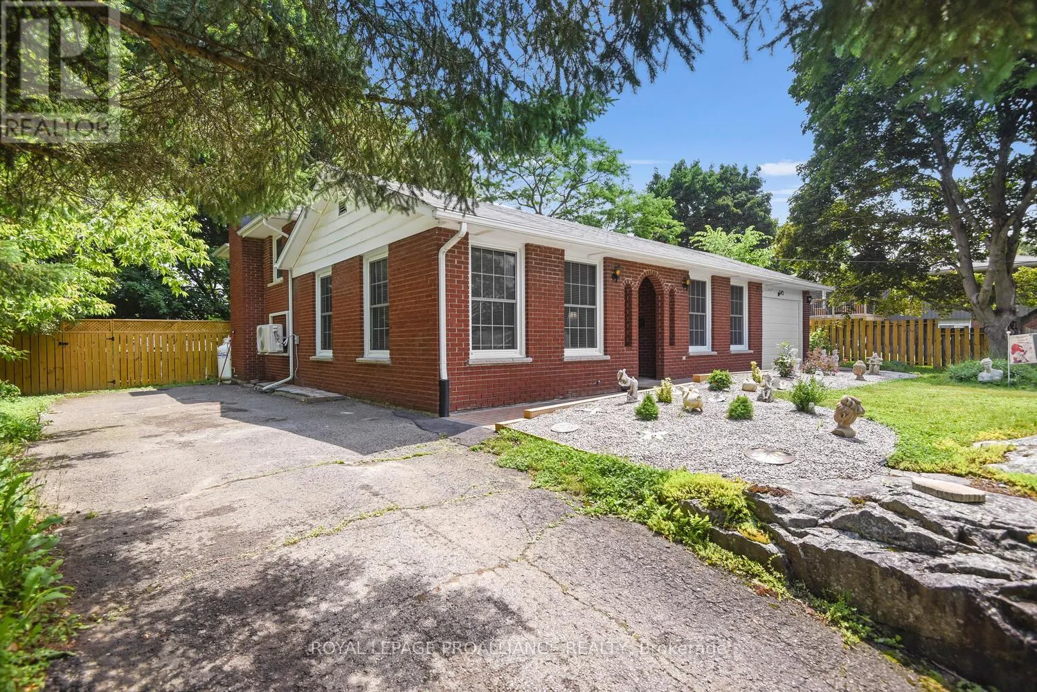 342 ABBOTT STREET W