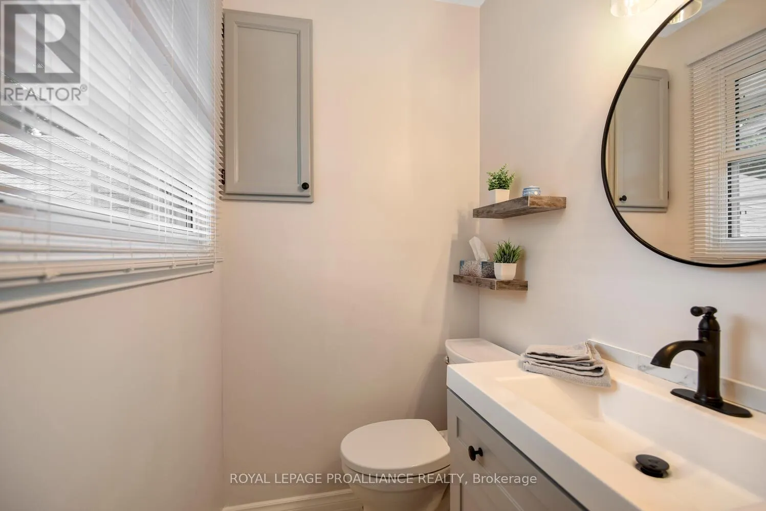 342 ABBOTT STREET W