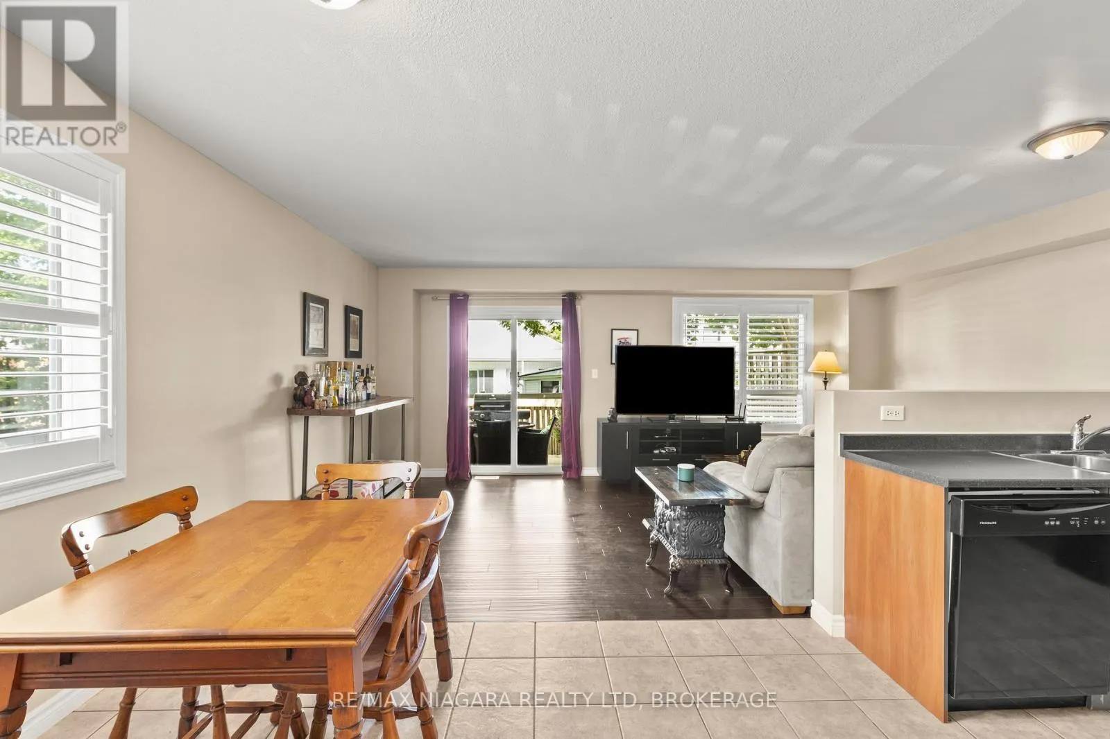 6 - 6263 VALLEY WAY, #6