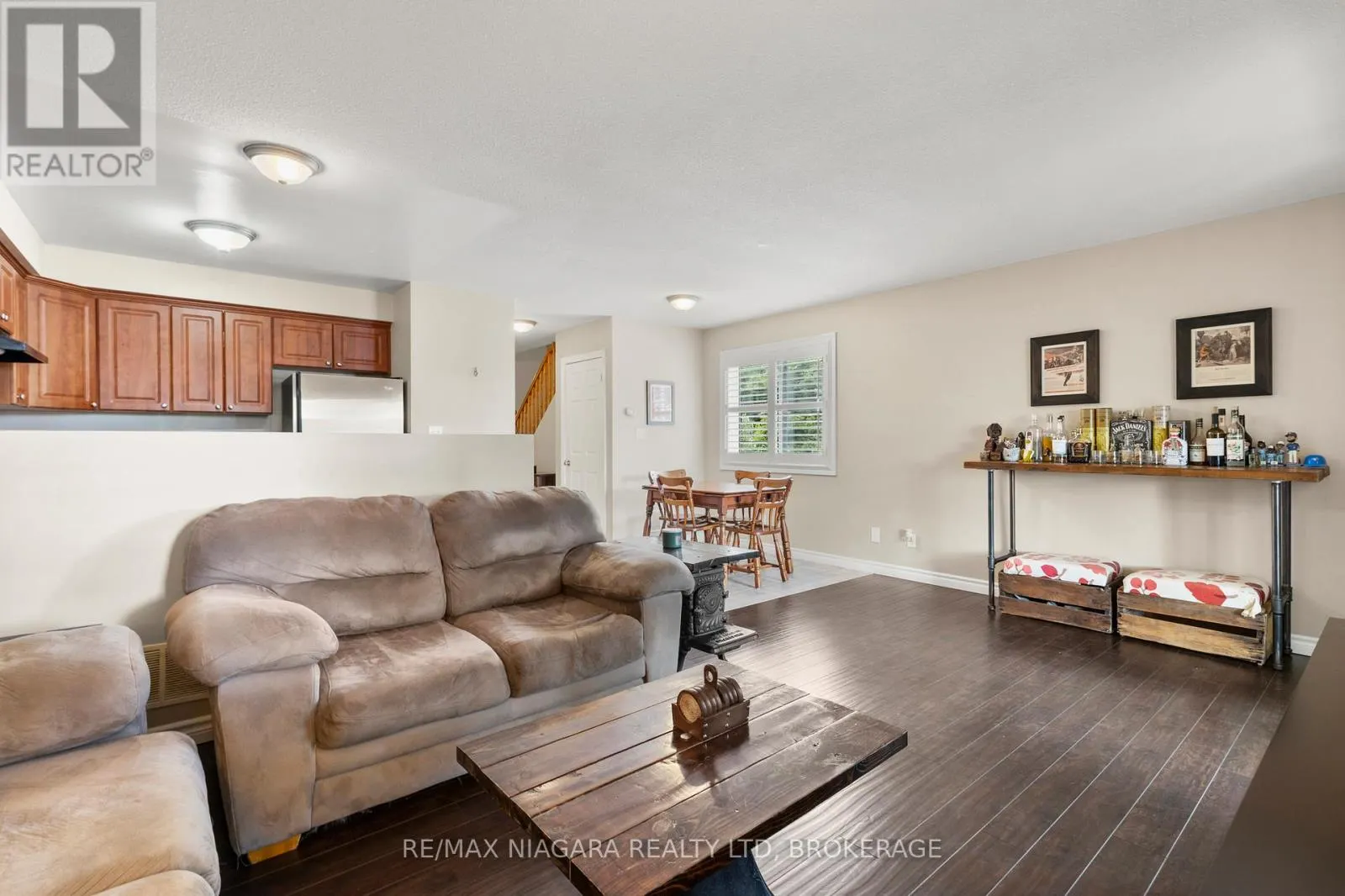 6 - 6263 VALLEY WAY, #6