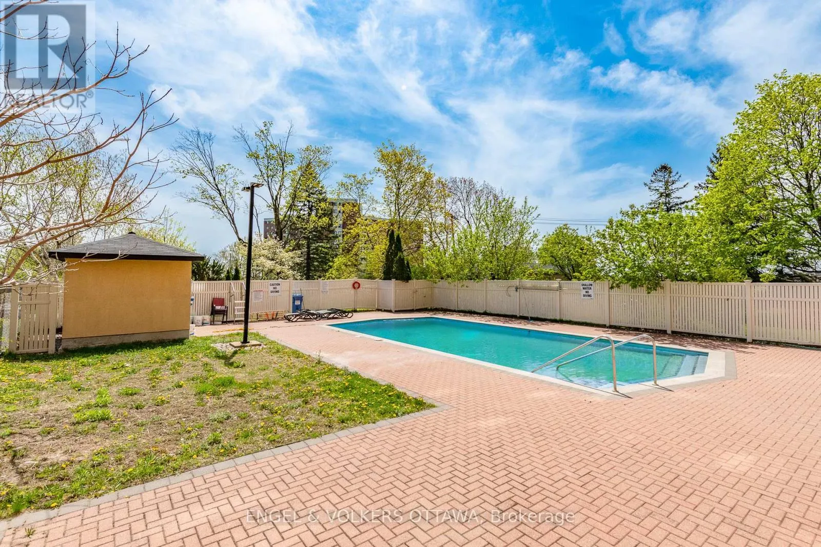 8 - 1356 MEADOWLANDS DRIVE E
