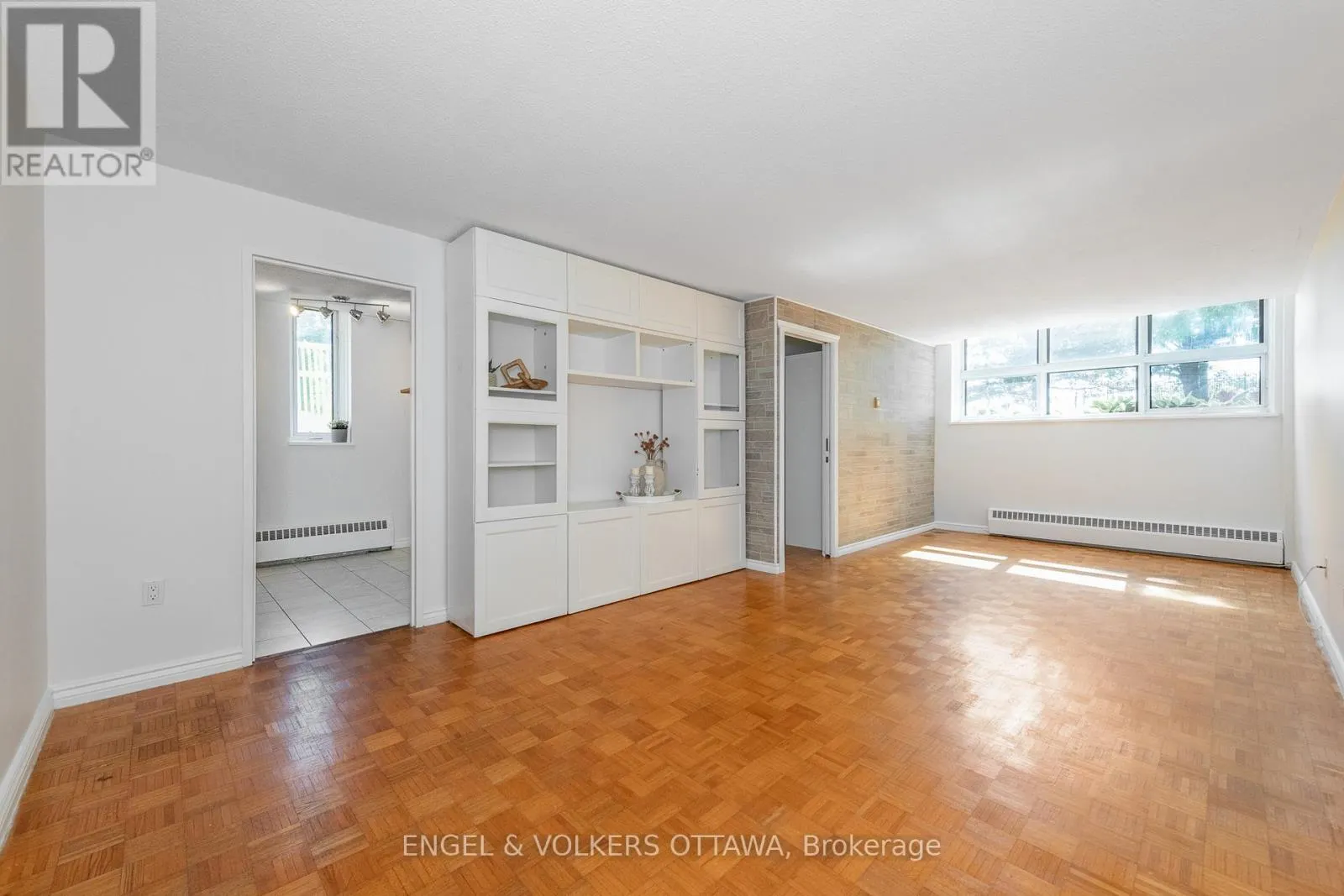 8 - 1356 MEADOWLANDS DRIVE E