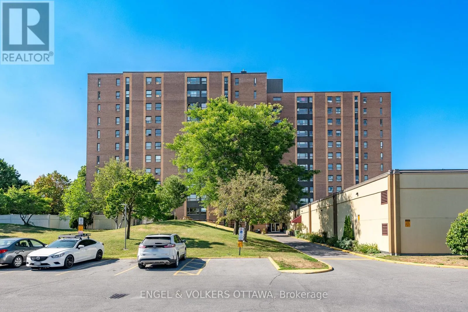 8 - 1356 MEADOWLANDS DRIVE E