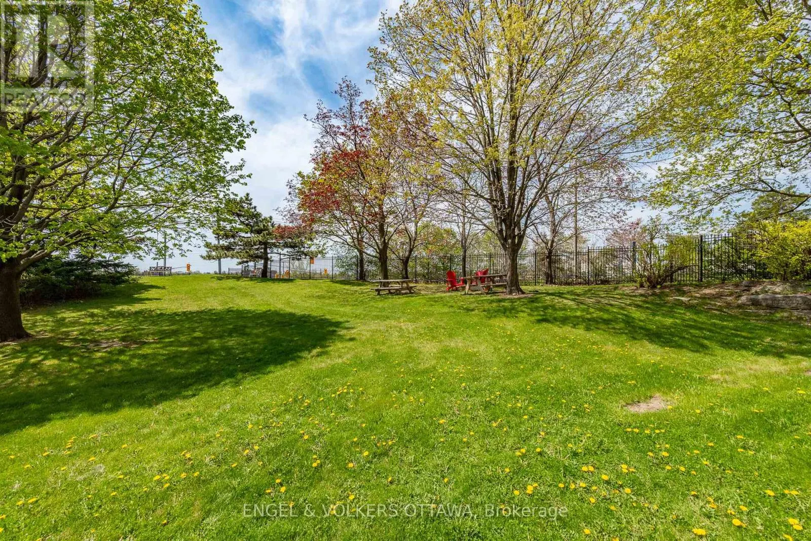 8 - 1356 MEADOWLANDS DRIVE E