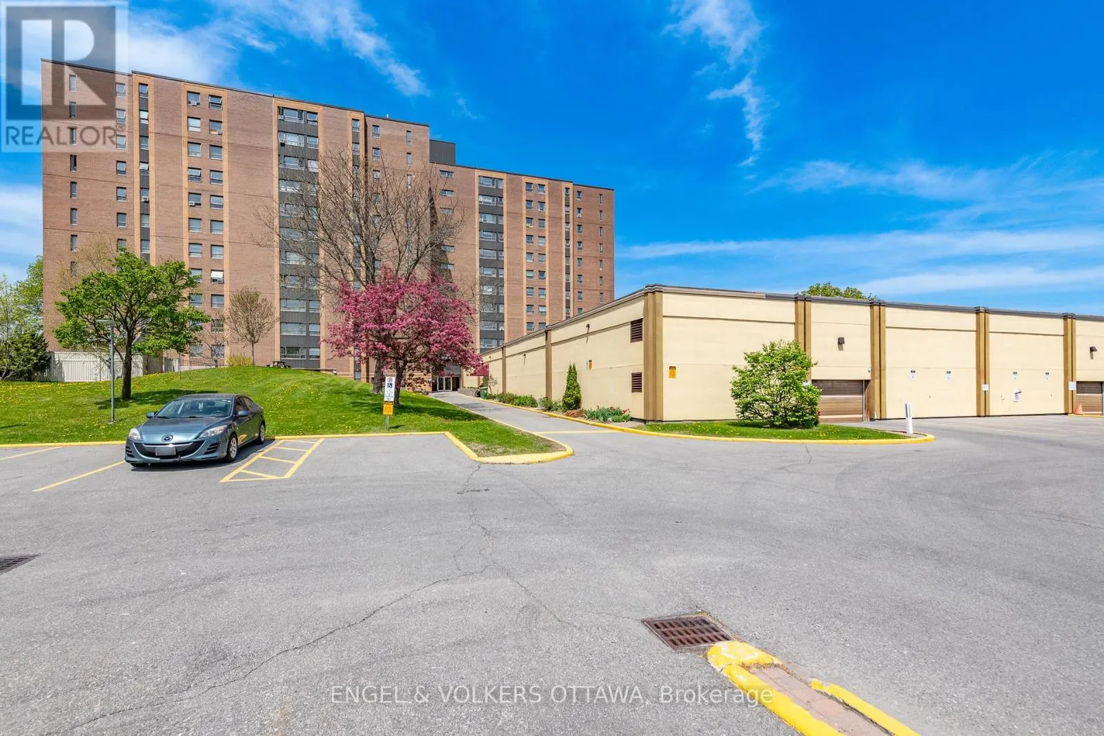 8 - 1356 MEADOWLANDS DRIVE E