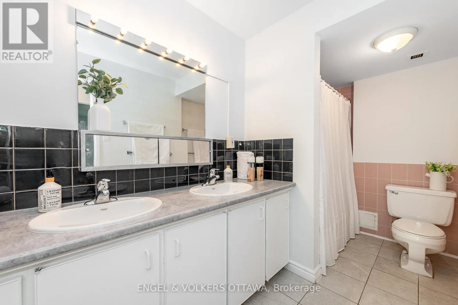 8 - 1356 MEADOWLANDS DRIVE E