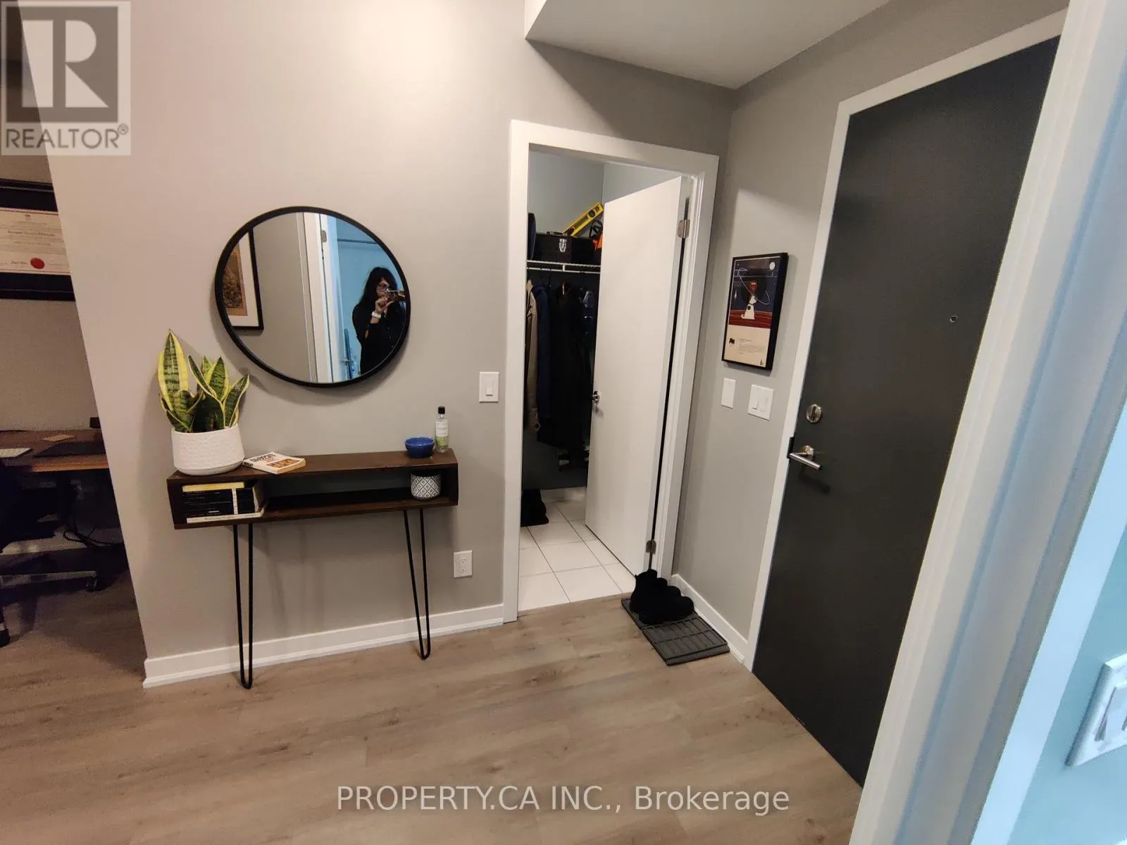 409 - 85 DUKE STREET W