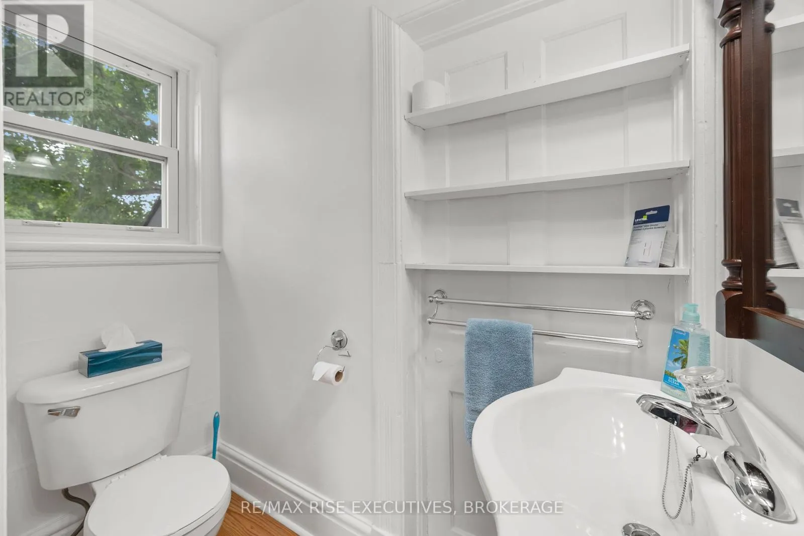 425 KING STREET W
