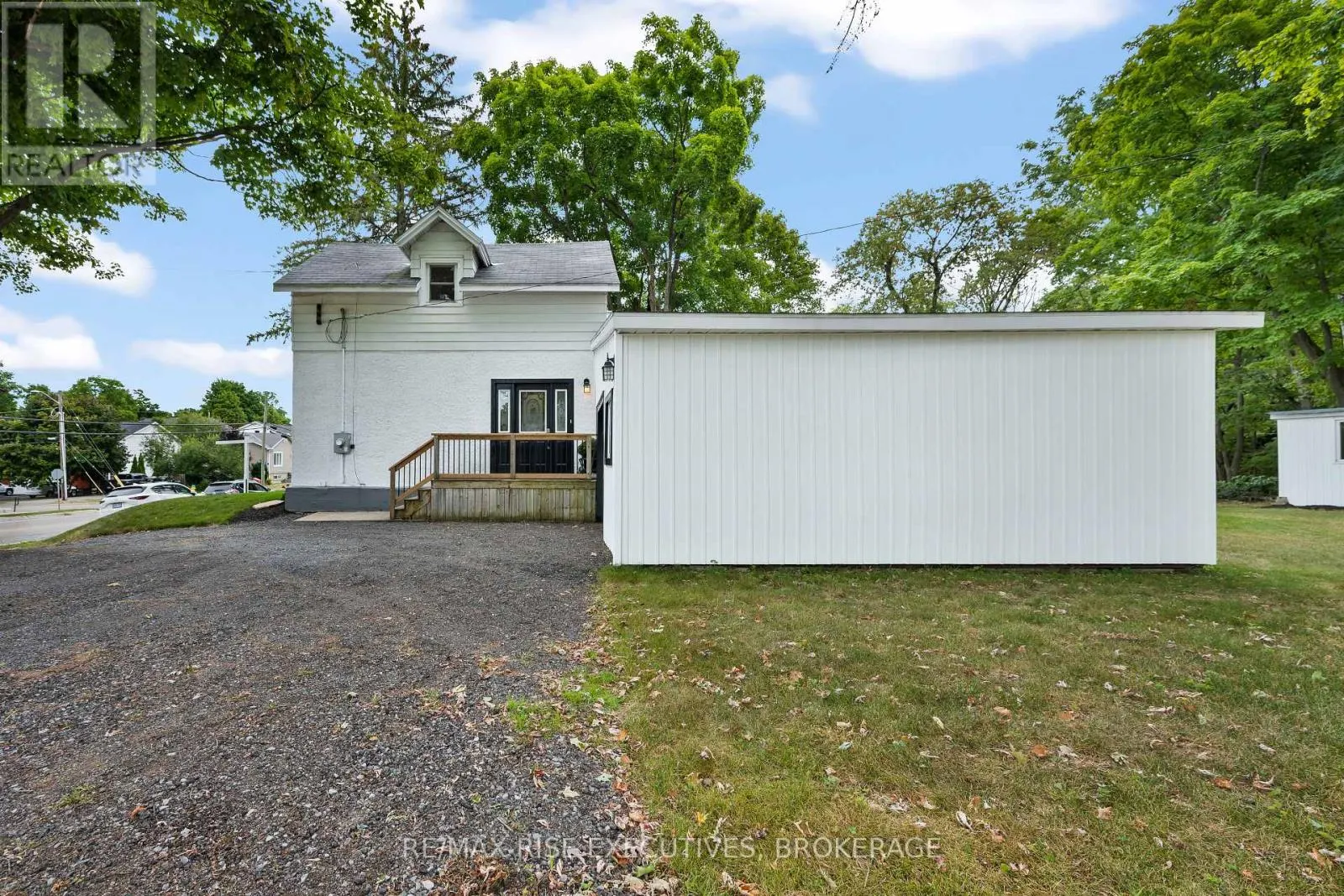 425 KING STREET W