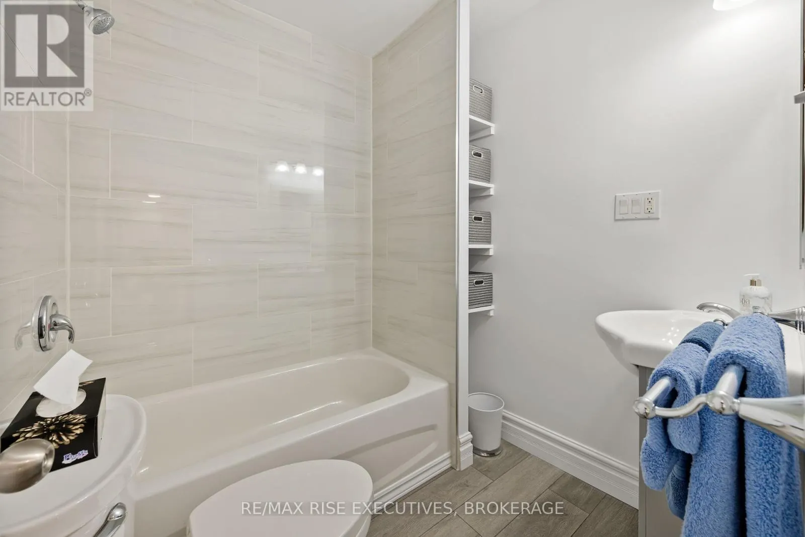 425 KING STREET W