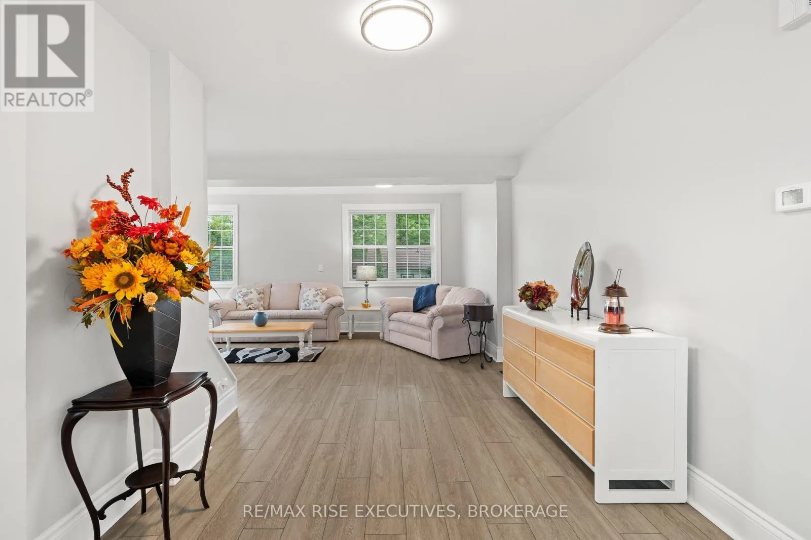 425 KING STREET W