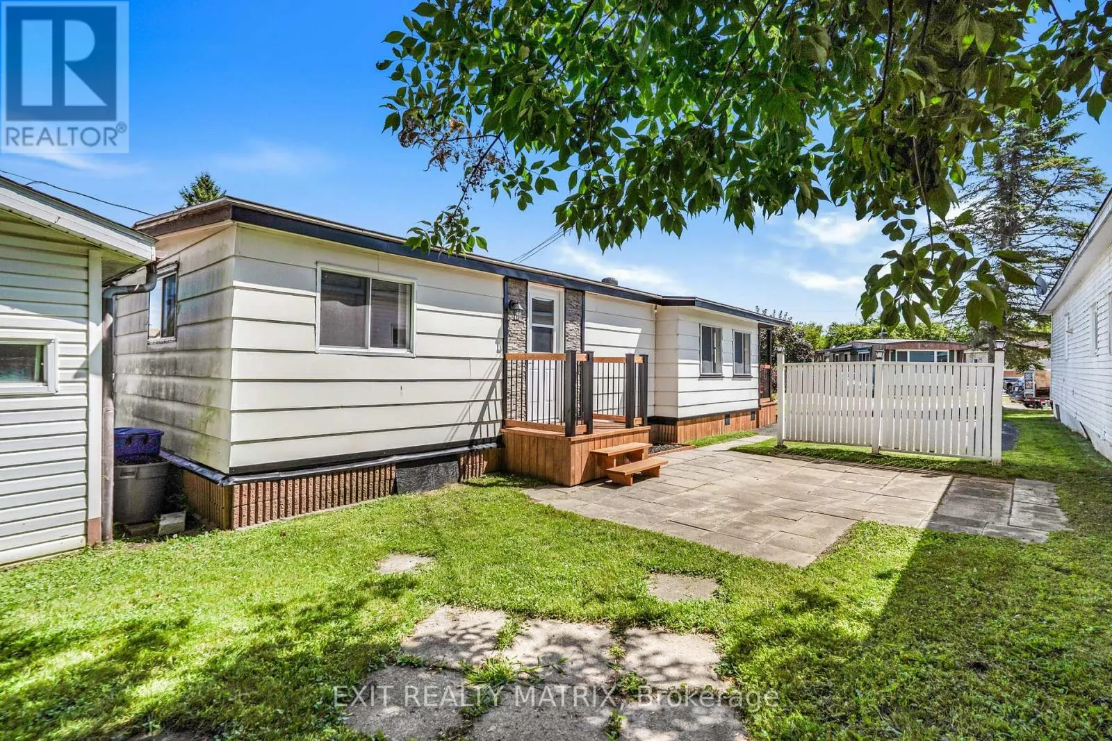 4 - 307 FRONT ROAD E