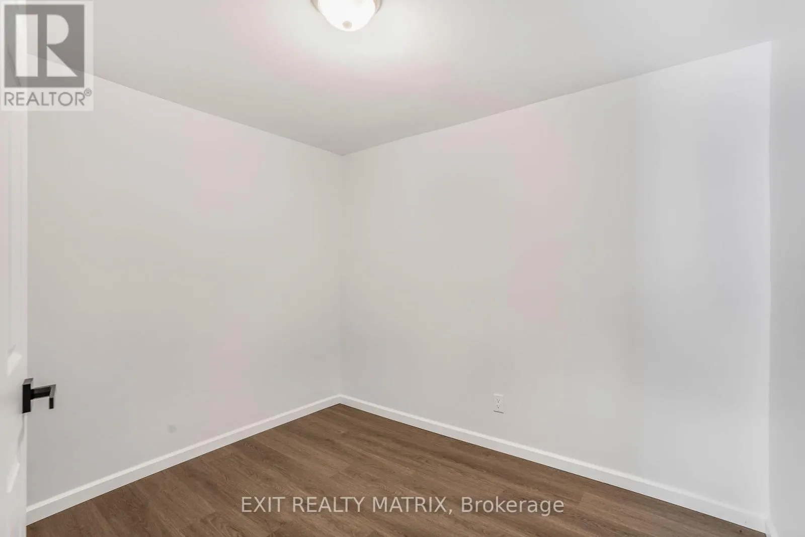 4 - 307 FRONT ROAD E