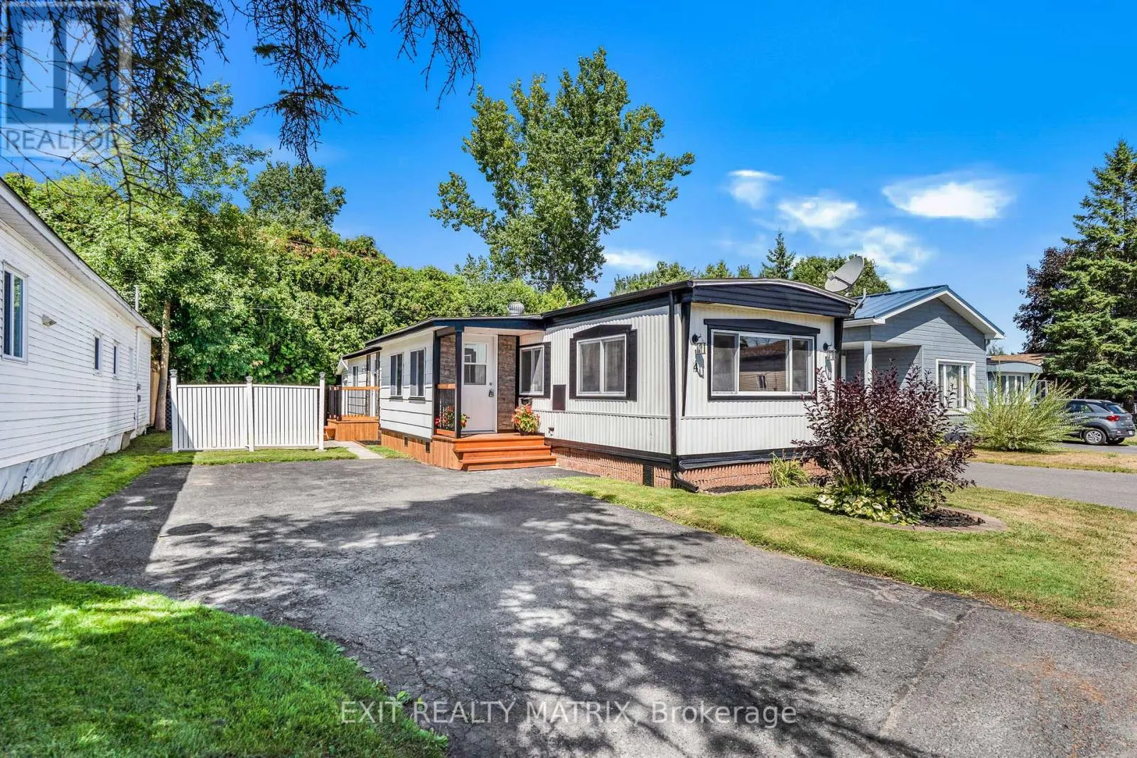 4 - 307 FRONT ROAD E