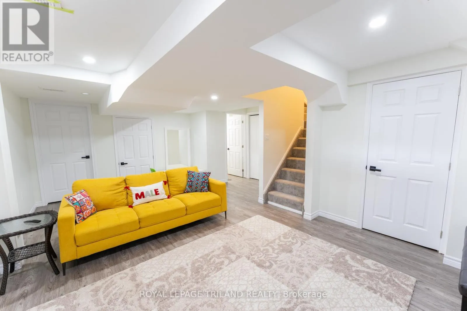 61 BEECHBANK CRESCENT