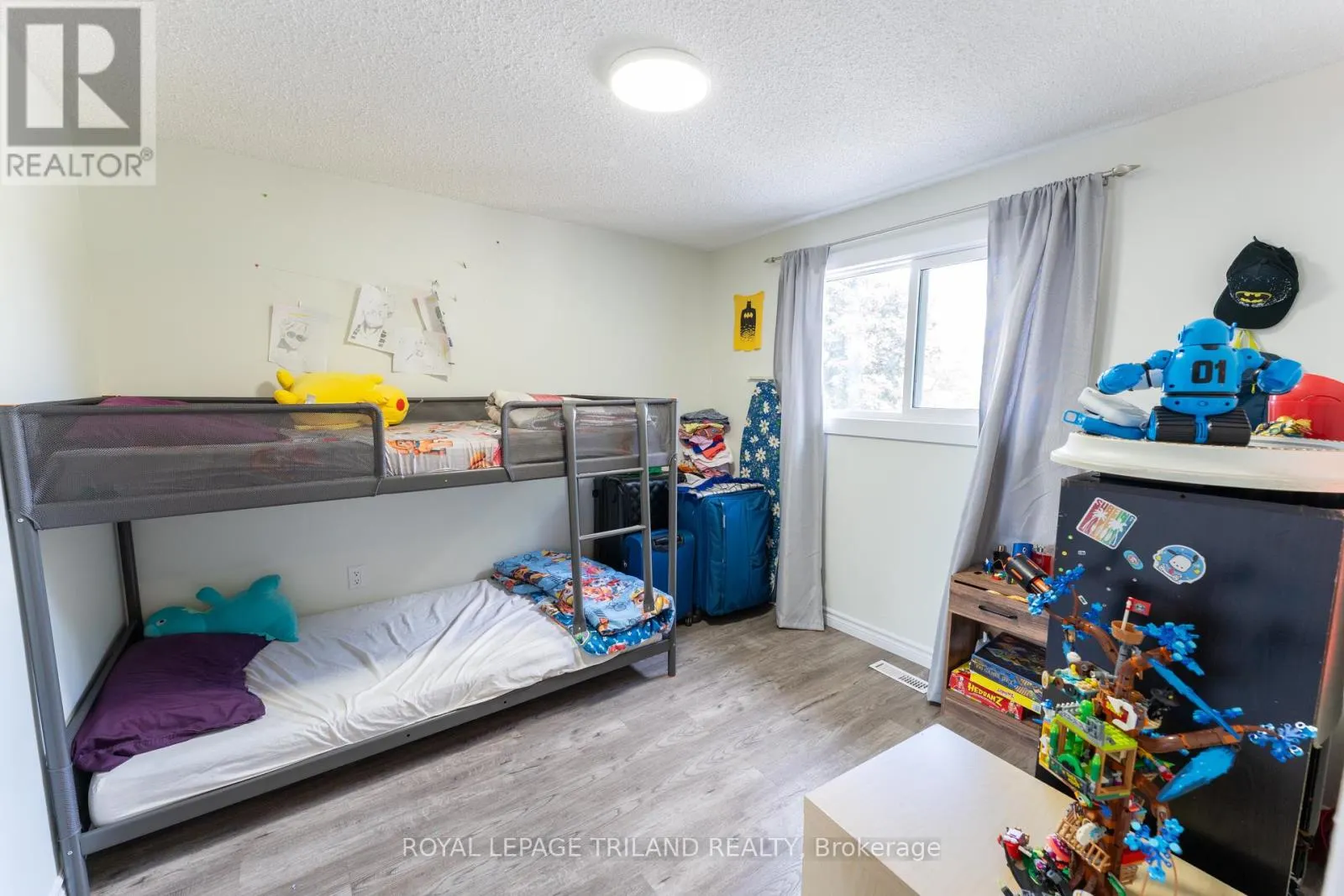 61 BEECHBANK CRESCENT