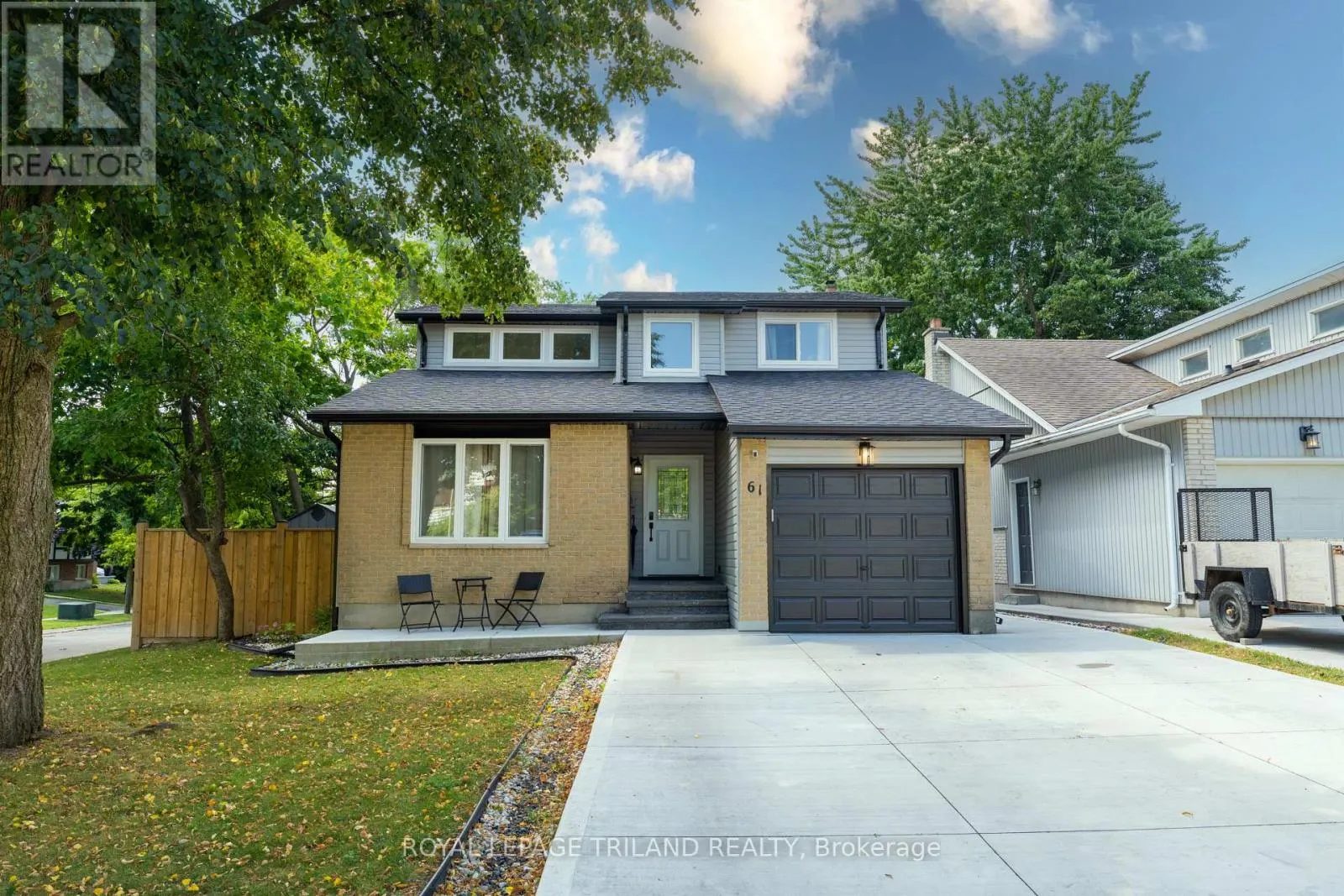 61 BEECHBANK CRESCENT