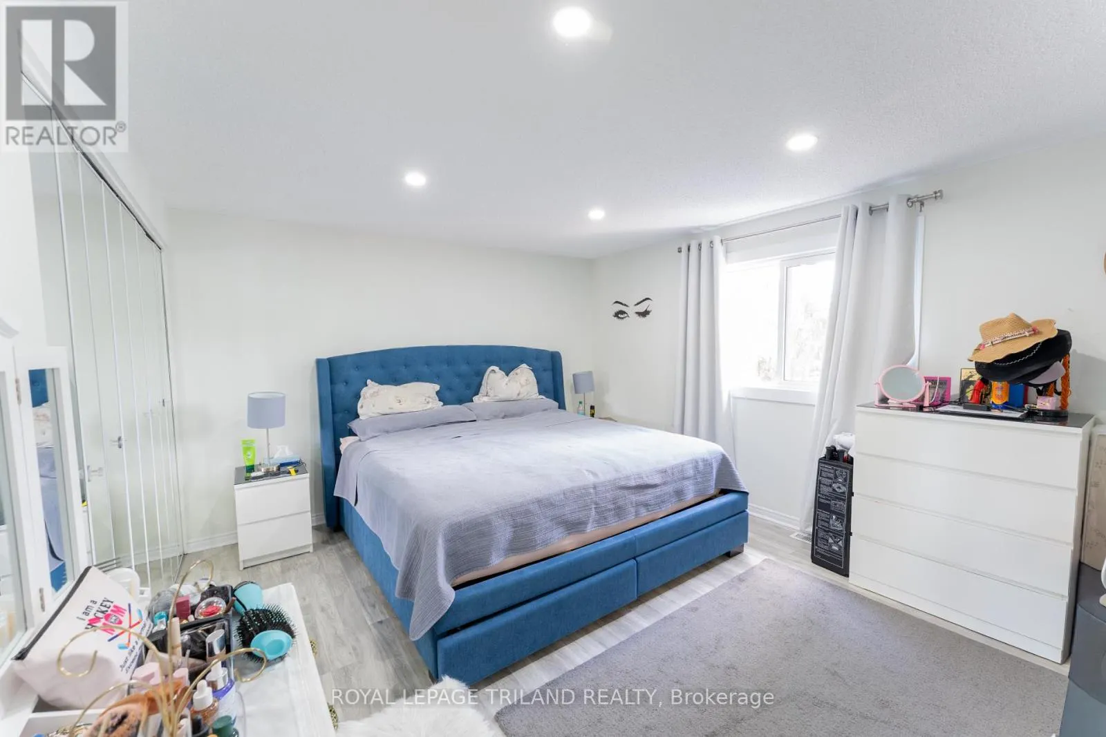 61 BEECHBANK CRESCENT