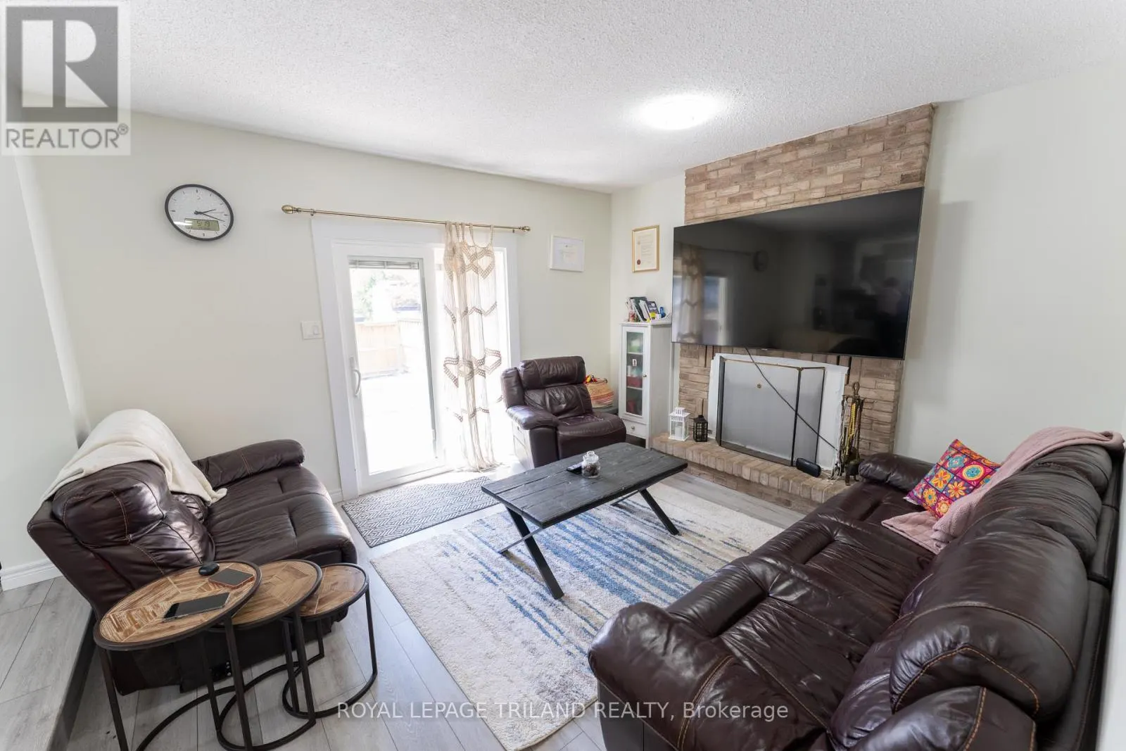 61 BEECHBANK CRESCENT
