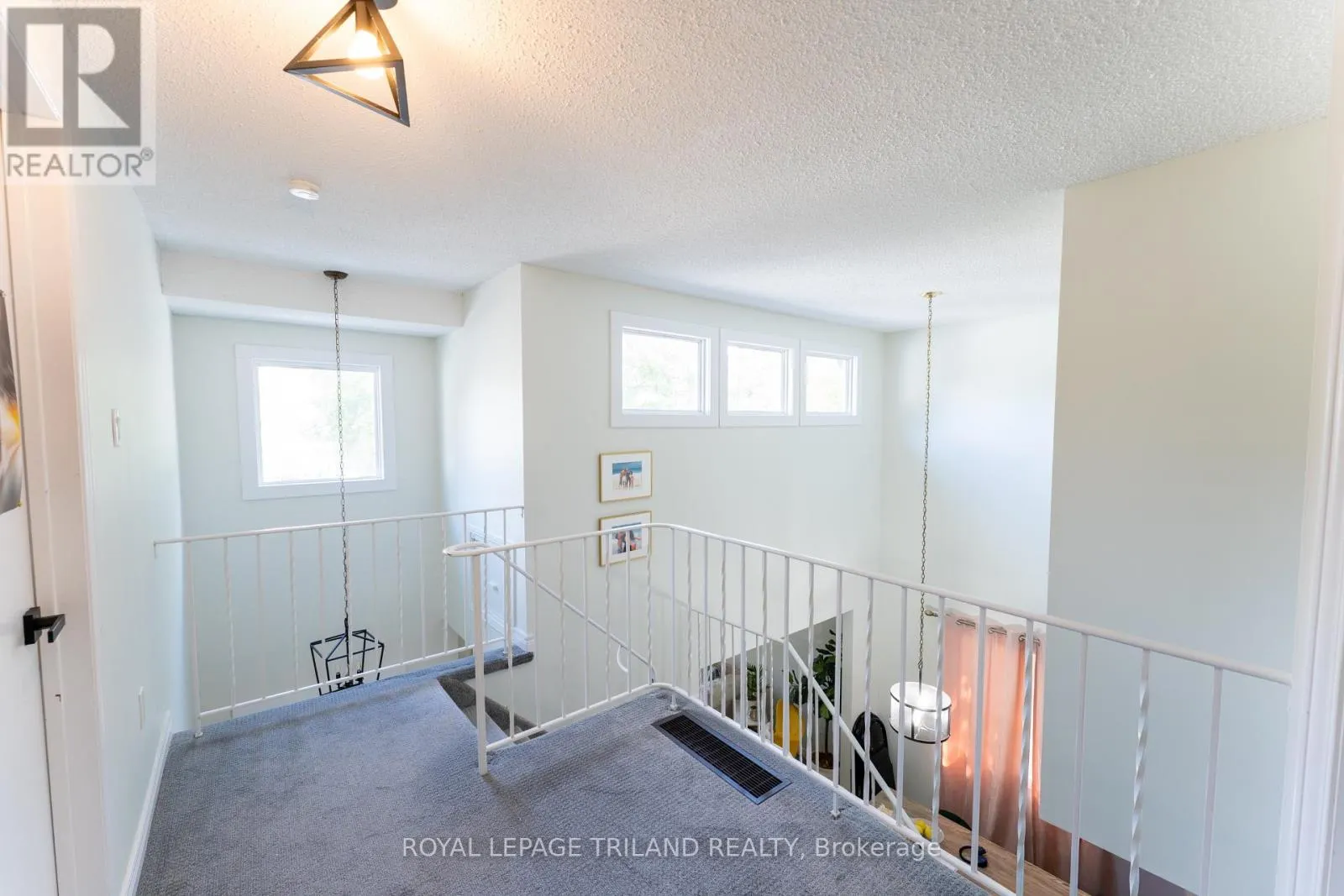 61 BEECHBANK CRESCENT