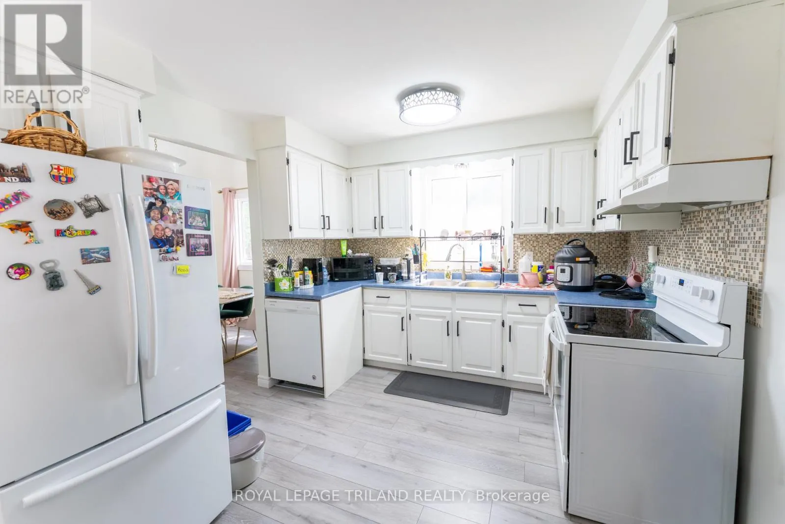 61 BEECHBANK CRESCENT