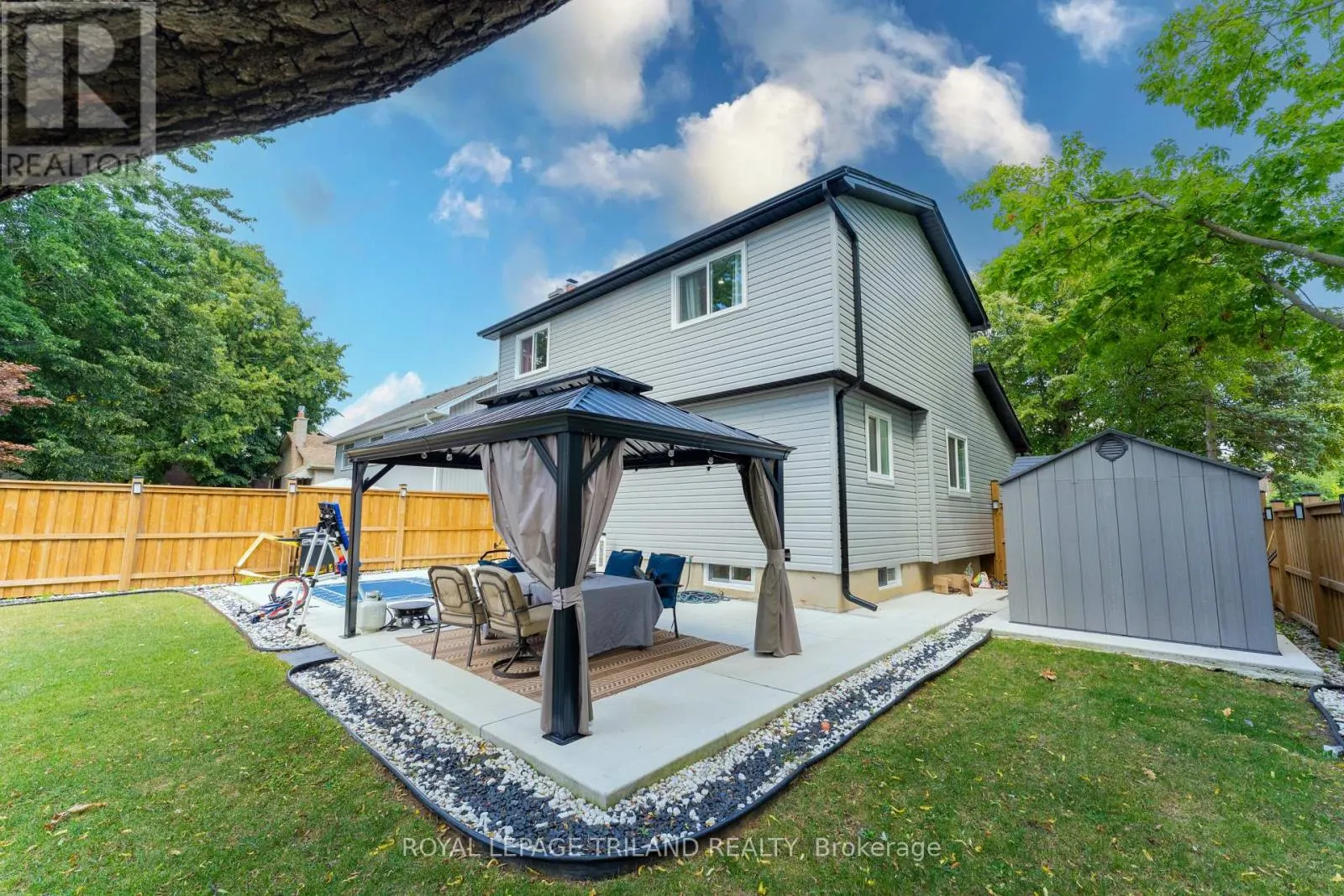 61 BEECHBANK CRESCENT