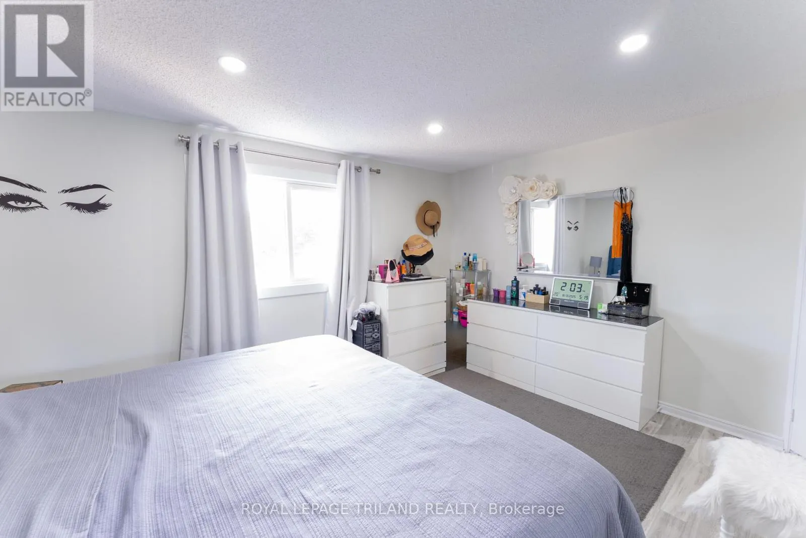 61 BEECHBANK CRESCENT