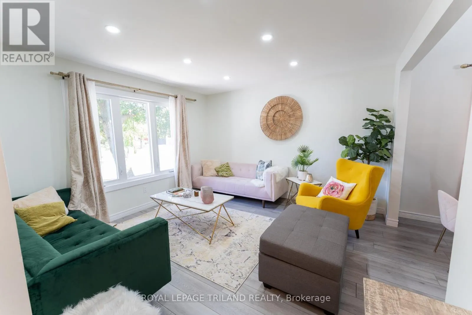61 BEECHBANK CRESCENT