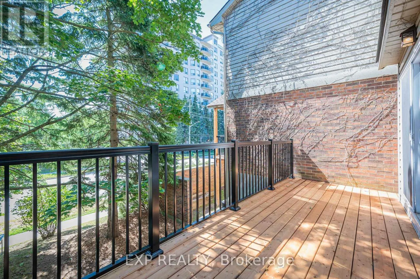 8 - 250 KEATS WAY