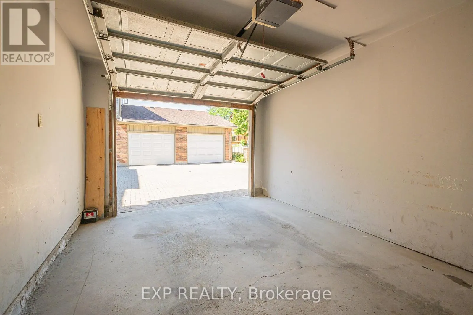 8 - 250 KEATS WAY