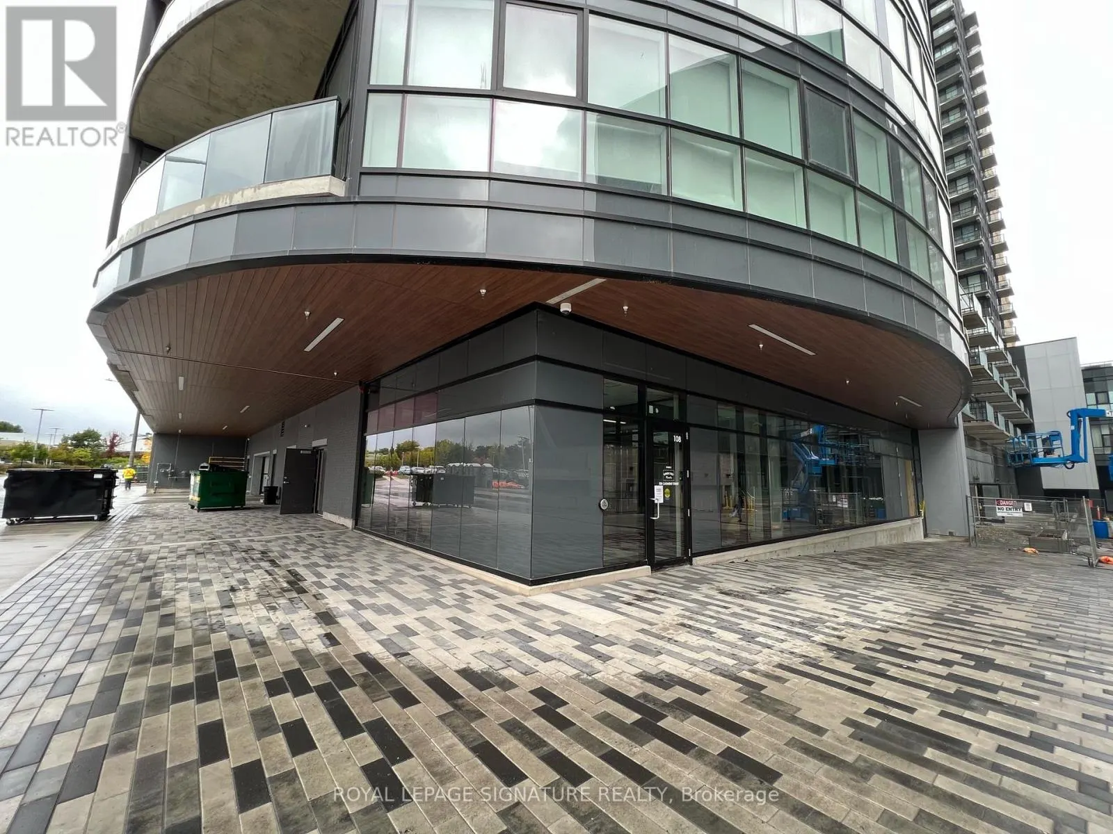 909 - 108 GARMENT STREET