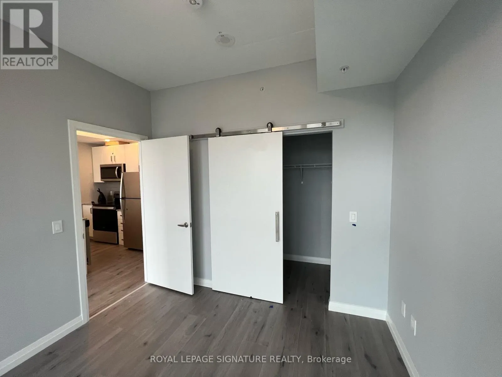 909 - 108 GARMENT STREET