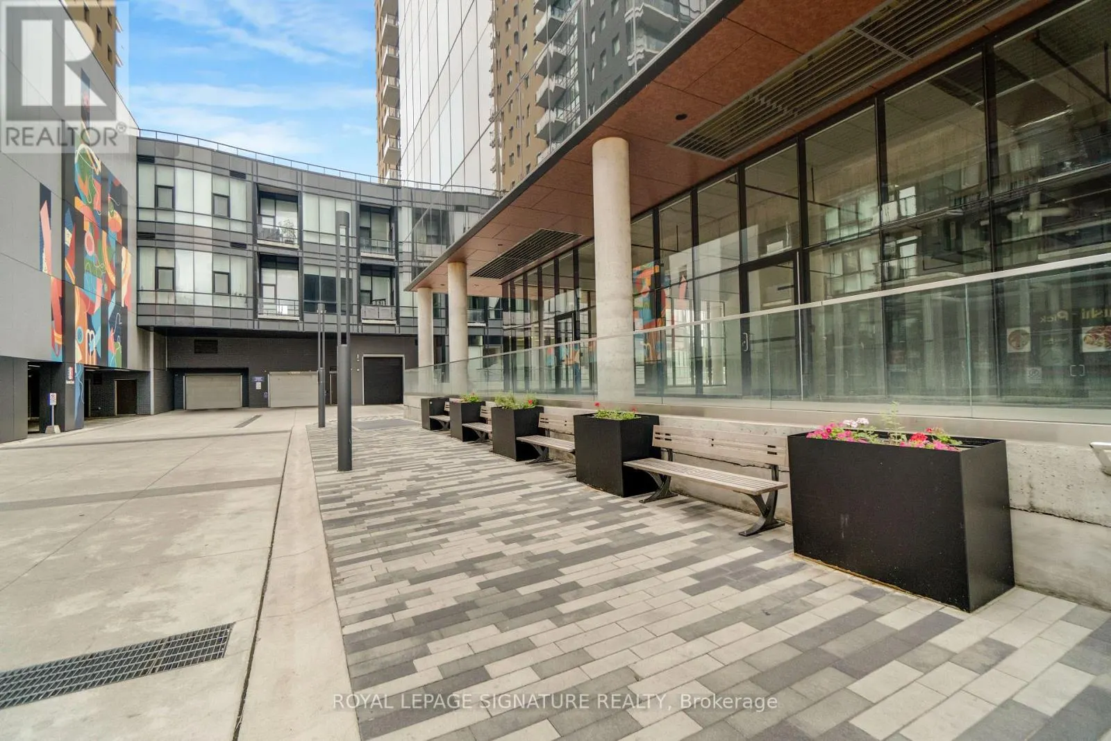 909 - 108 GARMENT STREET