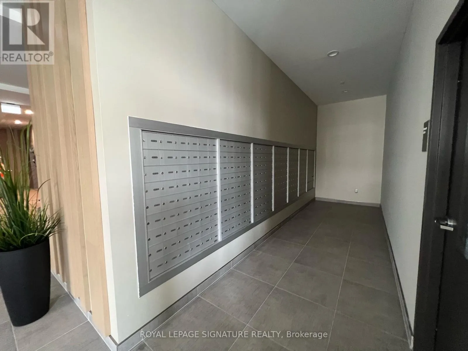 909 - 108 GARMENT STREET