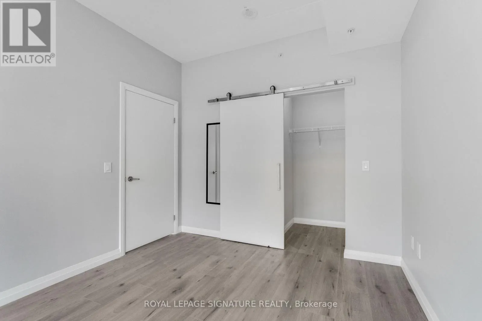 909 - 108 GARMENT STREET