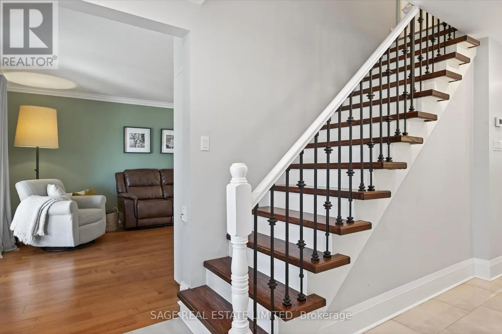 19 CEDARTREE LANE