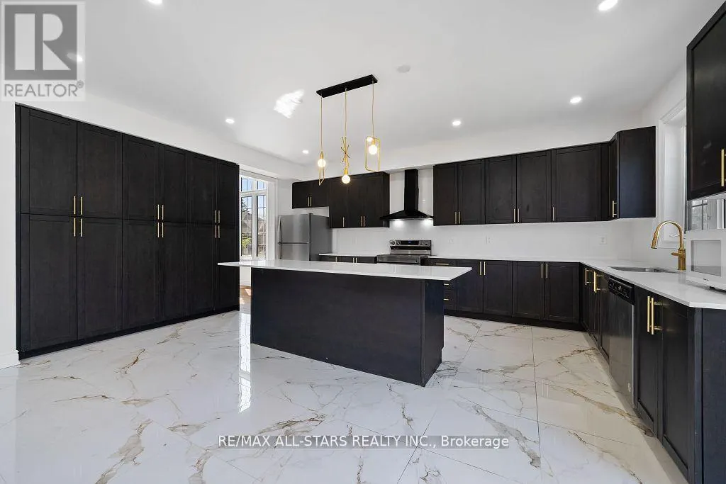 92 HENNESSEY CRESCENT