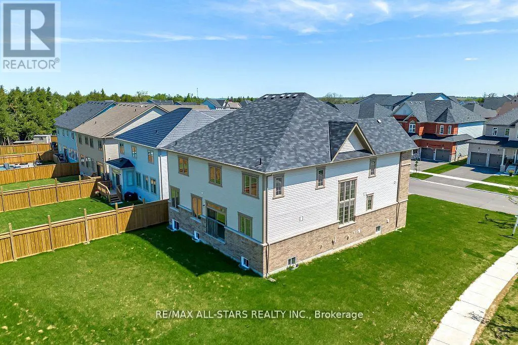 92 HENNESSEY CRESCENT