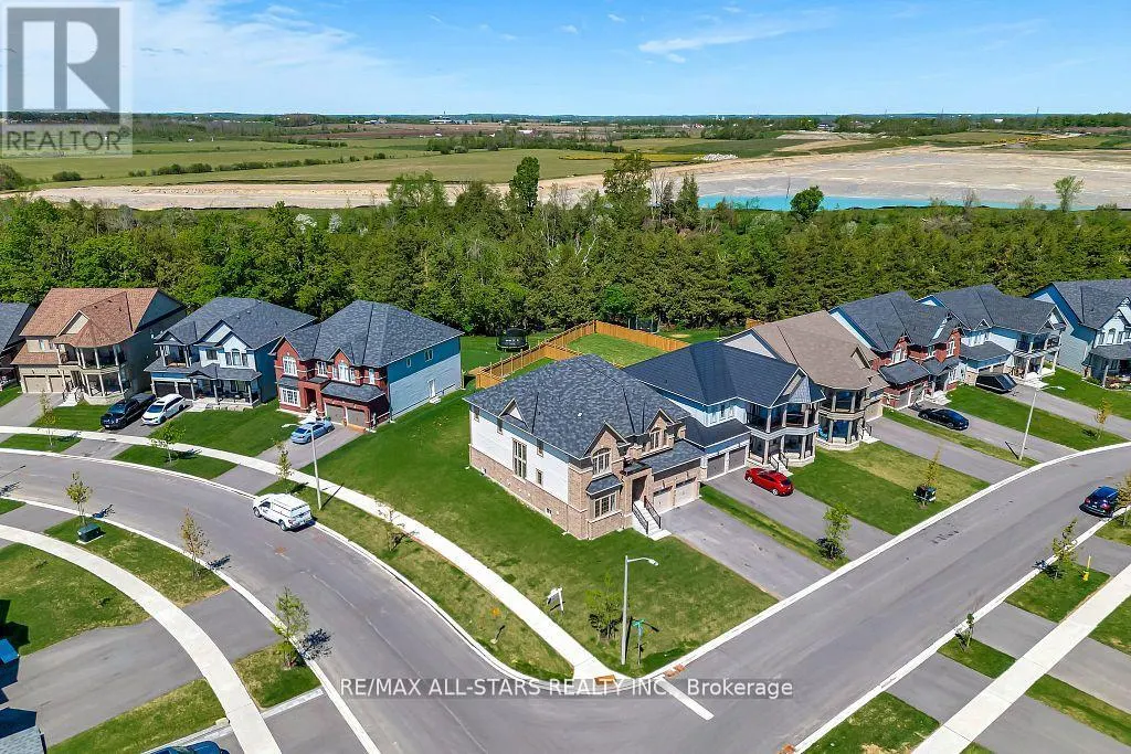 92 HENNESSEY CRESCENT