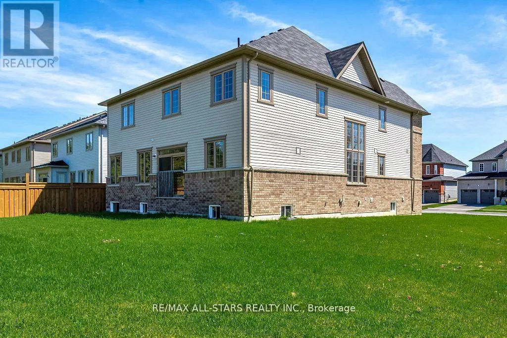 92 HENNESSEY CRESCENT