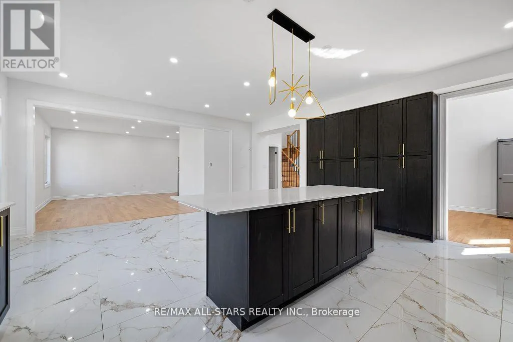 92 HENNESSEY CRESCENT