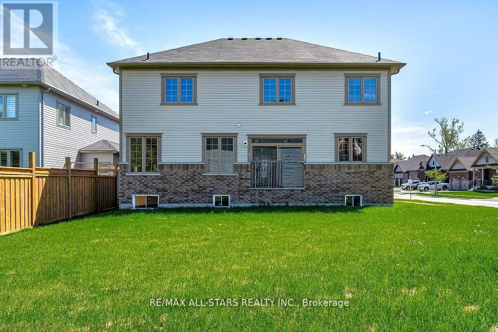 92 HENNESSEY CRESCENT