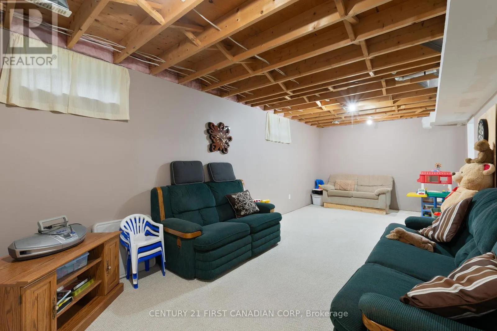 340 CANTERBURY PLACE
